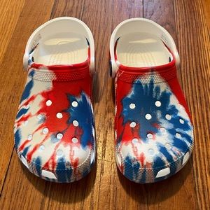 Crocs tie dye Red White and Blue Size 4 men/6 Woman